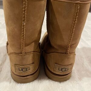 UGG Classic Short Boots - Chestnut